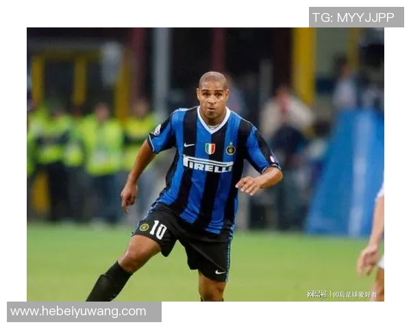 三位封神足球巨星的传奇故事与荣耀时刻揭秘